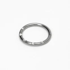 Claire's Bijoux Premium|Bijoux De Piercing-Anneau de cartilage incrusté 1,2 mm couleurs argentée et titanée