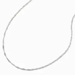 Claire's Colliers-Collier torsadé délicat couleur argentée
