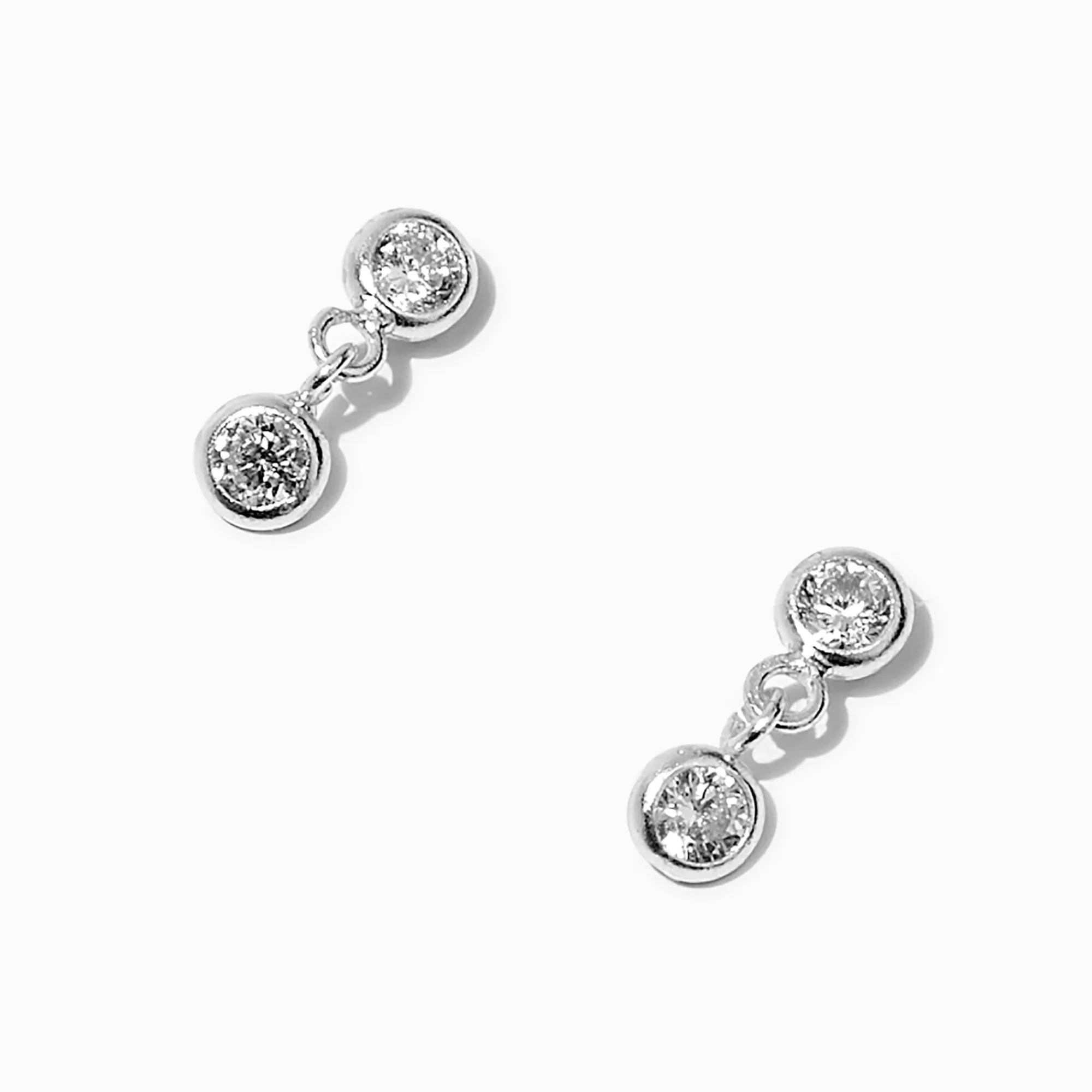 Claire's Clous D'oreilles|Bijoux Premium-Pendantes avec double zircon cubique en serti clos couleur argentée C LUXE by Claire’s