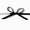Claire's Colliers-Ras-de-cou nœud en imitation velours noir et perle d'imitation